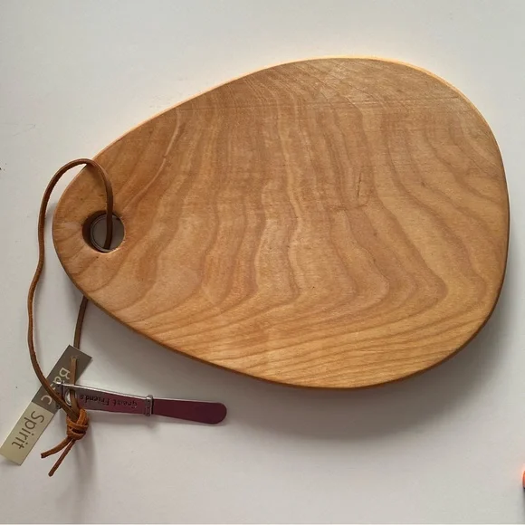 NWT Cutting Board and Cheese Knife Gift Set - Picture 6 of 7